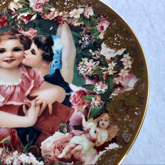 Victorian 1992 Dearest Kiss Collector's Wall Decor Art Plate - Picture 5 of 11